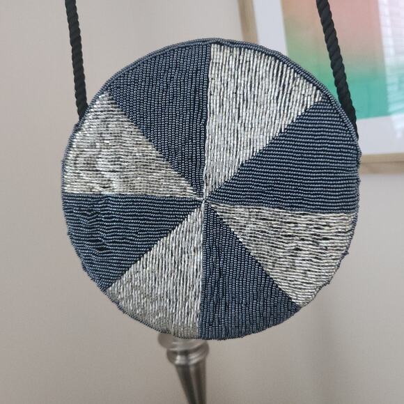 Beaded Geometric Pattern Circle Purse - Picture 4 of 10